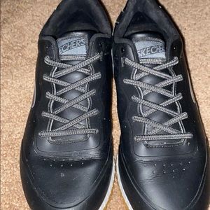 Black Skechers women’s shoes